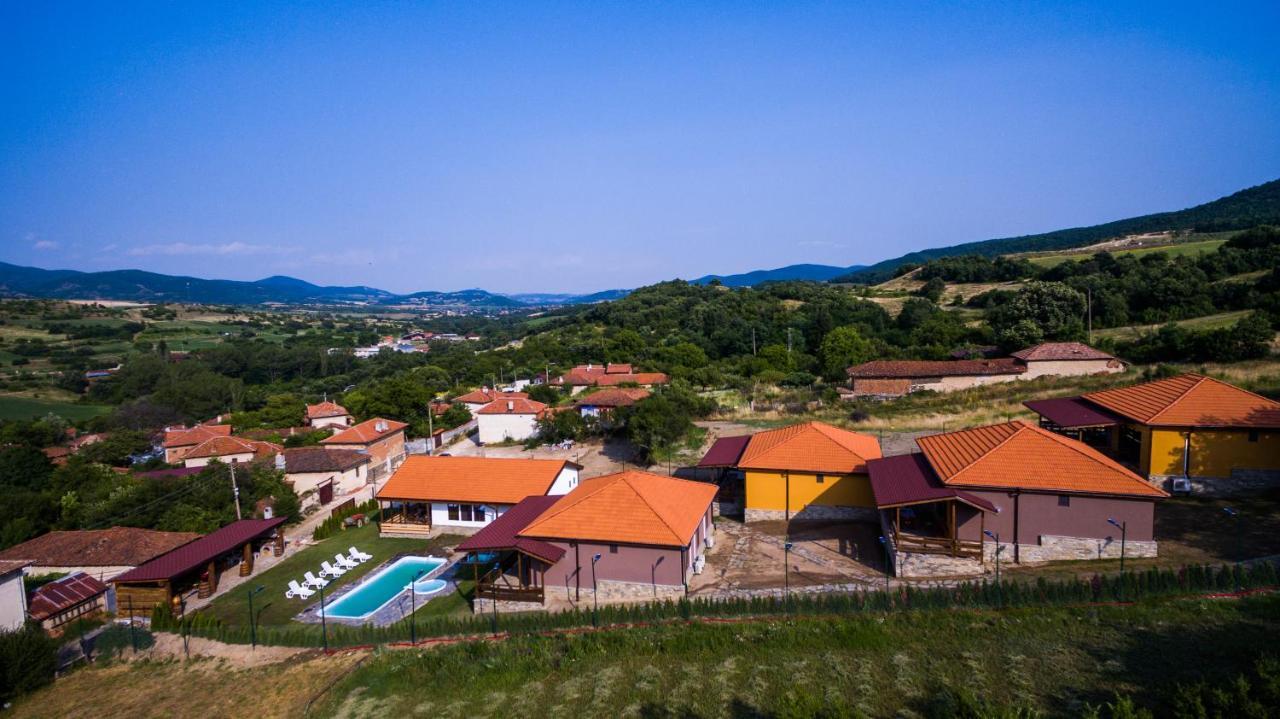 Етно Комплекс "Поп Грую Бански" Banya  Exterior photo